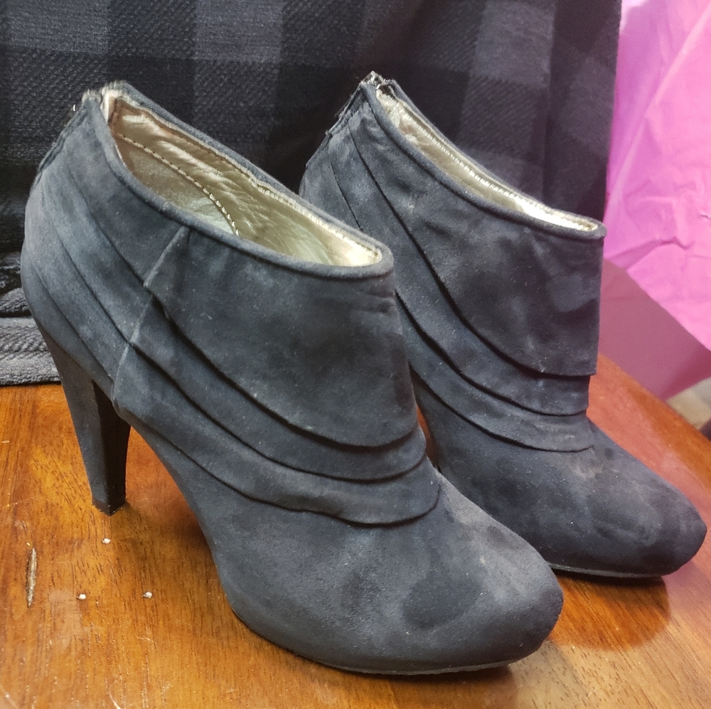 Black Elle ankle heel boots